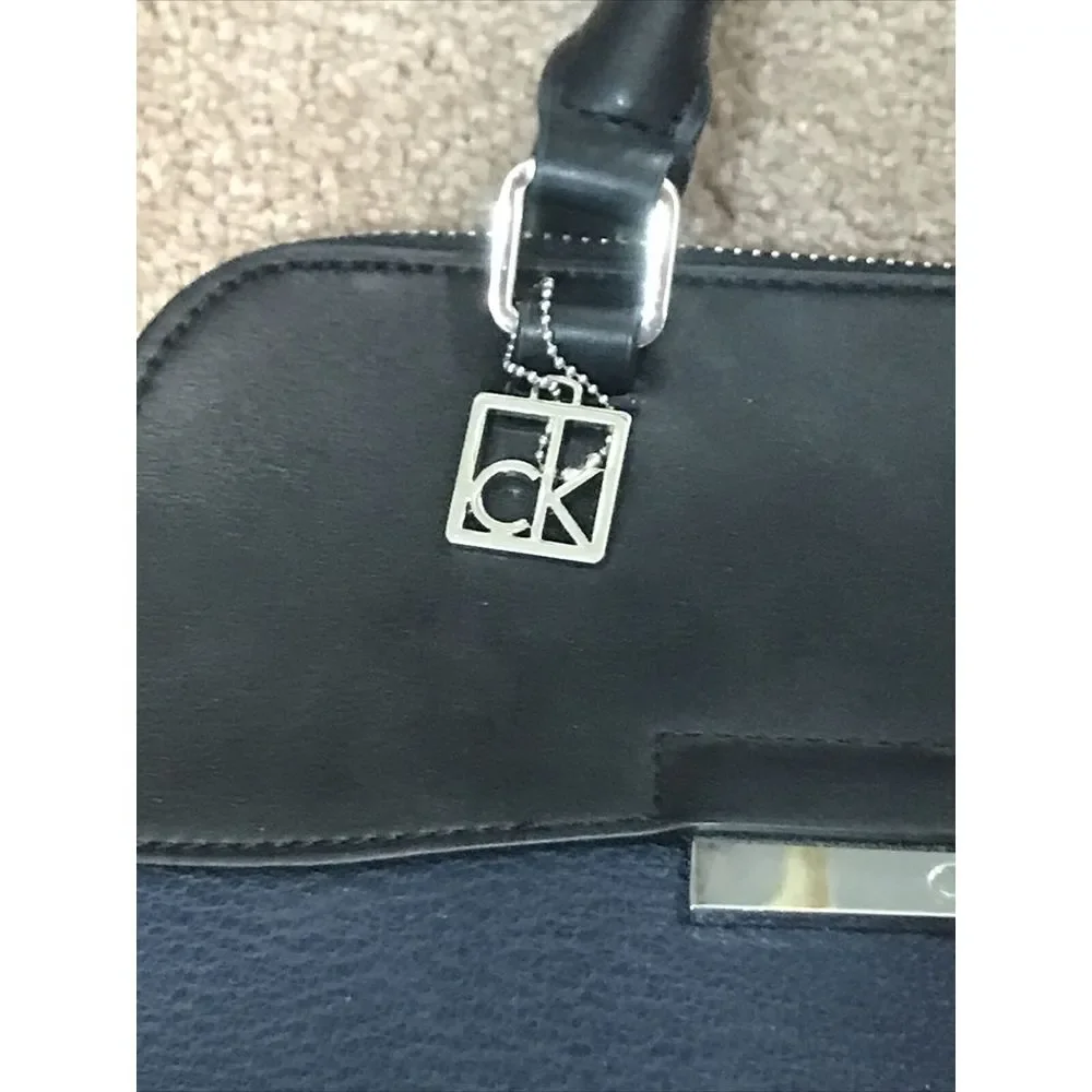 CALVIN KLEIN Stylish Navy Black Pebbled Leather Satchel Bag Purse Logo‎ Tag